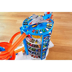 Hot Wheels Track Set with 4 1:64 Scale Toy Cars, Over 3-Feet Tall Garage with Motorized Gorilla, Storage for 140 Cars, Super Ultimate Garage 