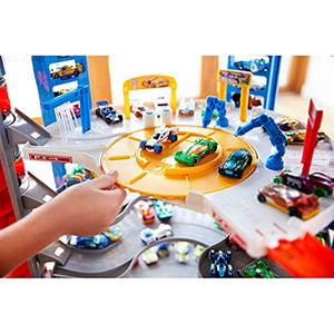 Hot Wheels Track Set with 4 1:64 Scale Toy Cars, Over 3-Feet Tall Garage with Motorized Gorilla, Storage for 140 Cars, Super Ultimate Garage 