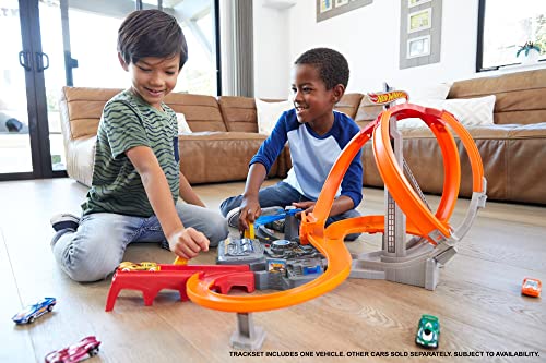 Hot Wheels Track Set with 1 Toy Car, Multi-Lane, Motorized Track with 3 Crash Zones, Spin Storm Racetrack 